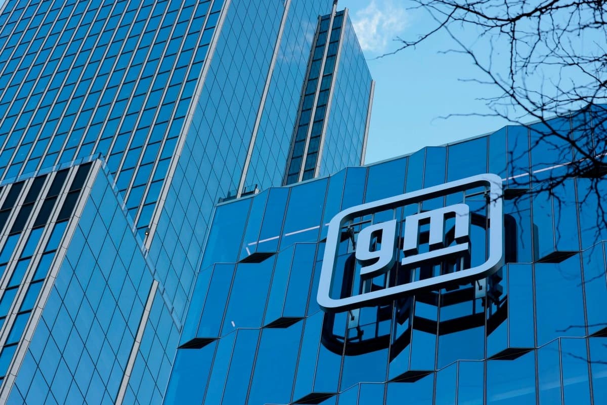 GM demite centenas de funcionários de TI para contratar especialistas em IA