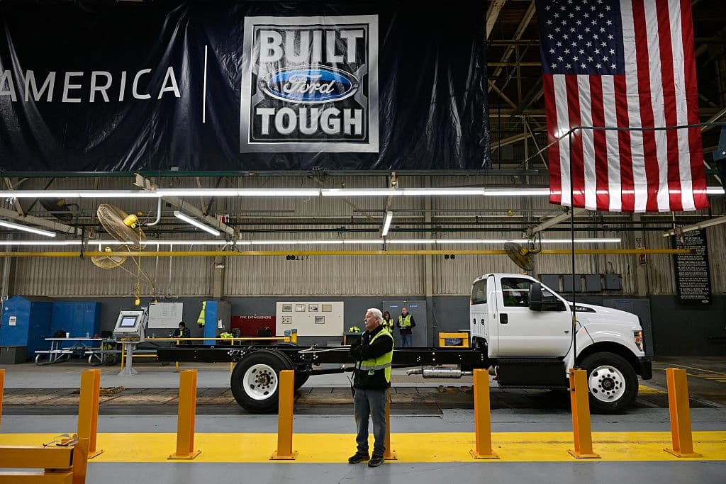 Ford recontrata engenheiros veteranos após IA decepcionar na linha de montagem