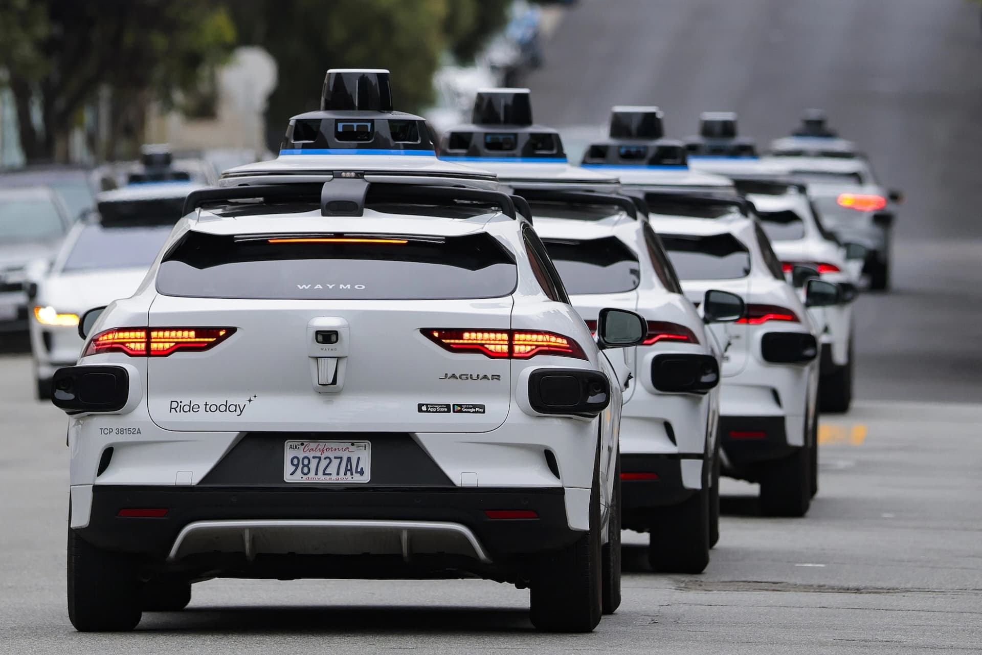 Waymo paralisa serviço de robotaxi em San Francisco após apagão e levanta questões sobre infraestrutura autônoma