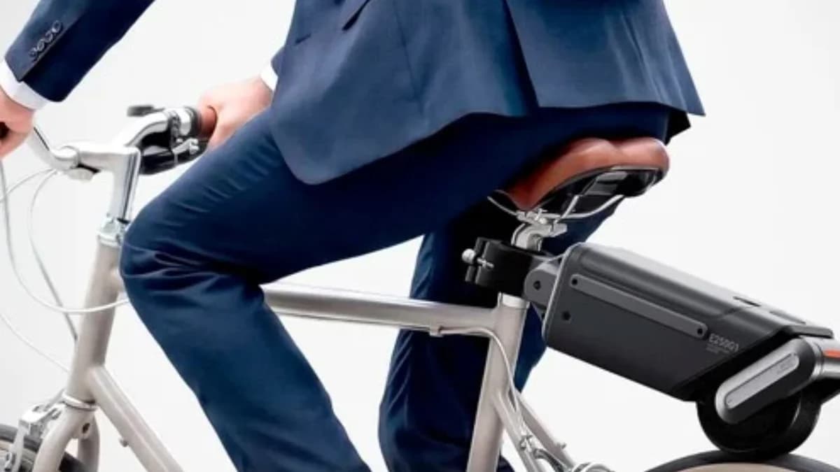 Acessório da ASUS instalado na parte traseira de uma bicicleta comum