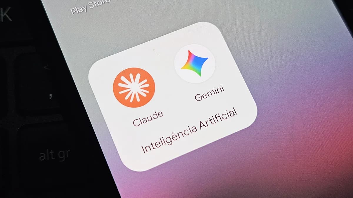 Aplicativos do Claude e do Gemini exibidos em um celular