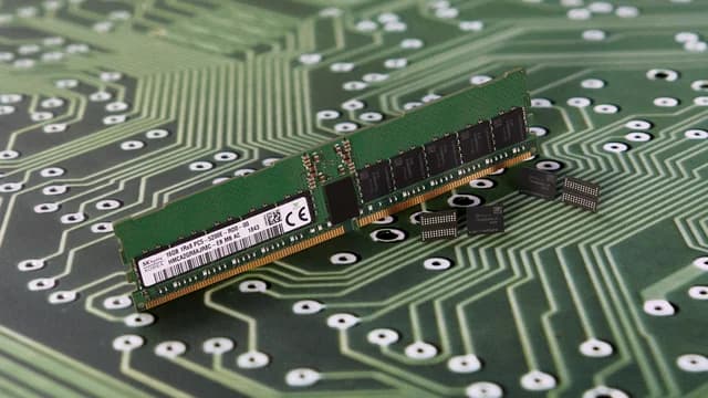 Crise de memória RAM: fabricantes esgotam capacidade até 2027 e preços devem subir mais