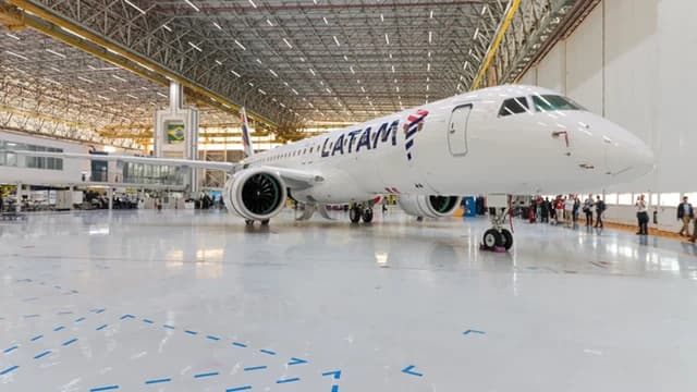 Avião da LATAM Airlines, companhia afetada por vazamento de dados de passageiros