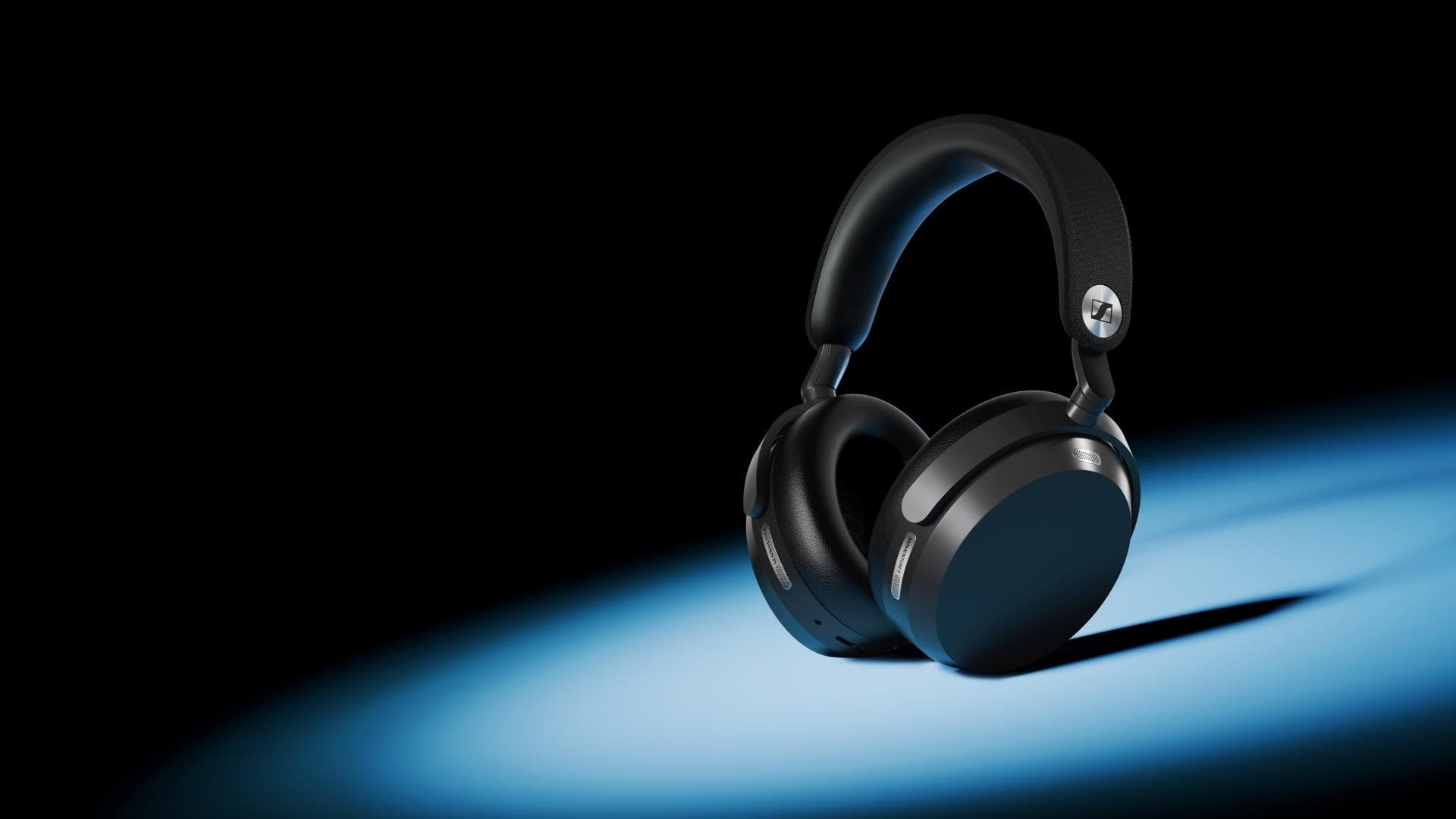 Fones de ouvido Sennheiser Momentum 5 pretos vistos de frente
