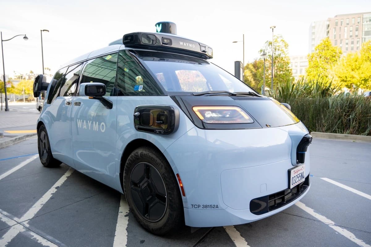 Carro autônomo da Waymo em teste