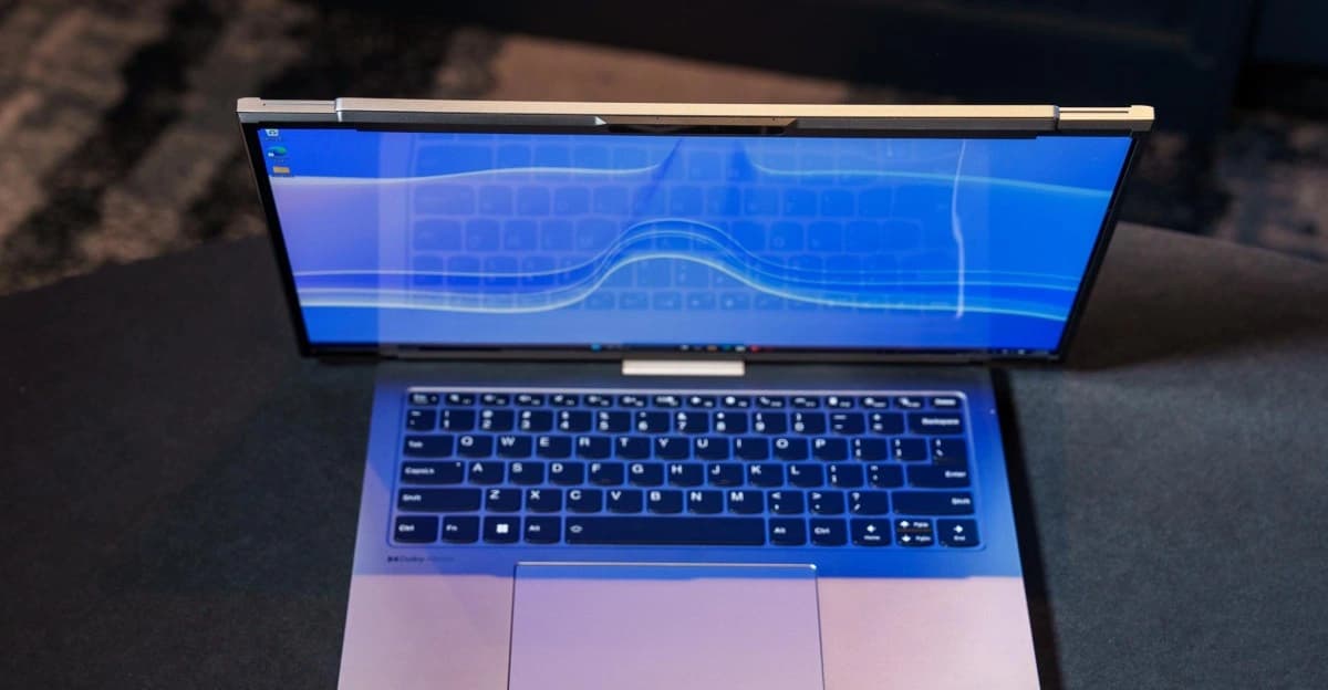 Notebook Lenovo ThinkBook Project Swan com a tela flexível parcialmente expandida