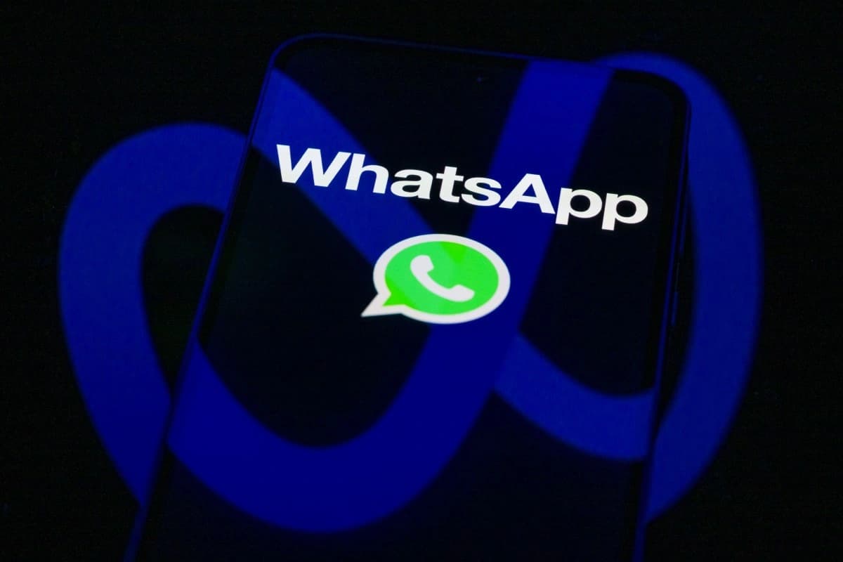 Logotipo do WhatsApp em imagem sobre controles parentais para adolescentes