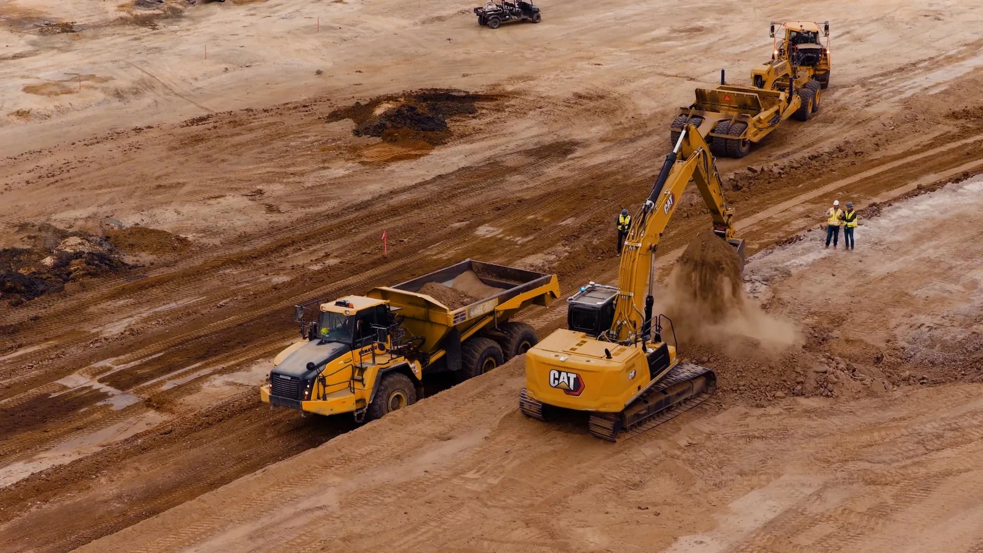 Escavadeiras equipadas com tecnologia autônoma da Bedrock Robotics em um canteiro de obras