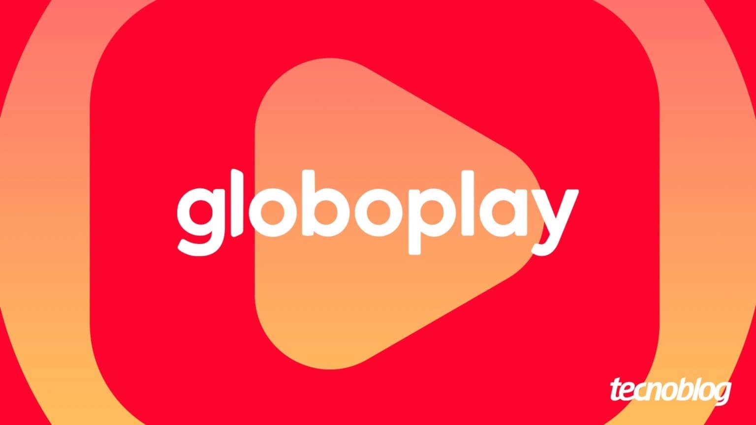 Logo do Globoplay em branco sobre fundo vermelho e laranja, com a marca Tecnoblog no canto inferior direito.