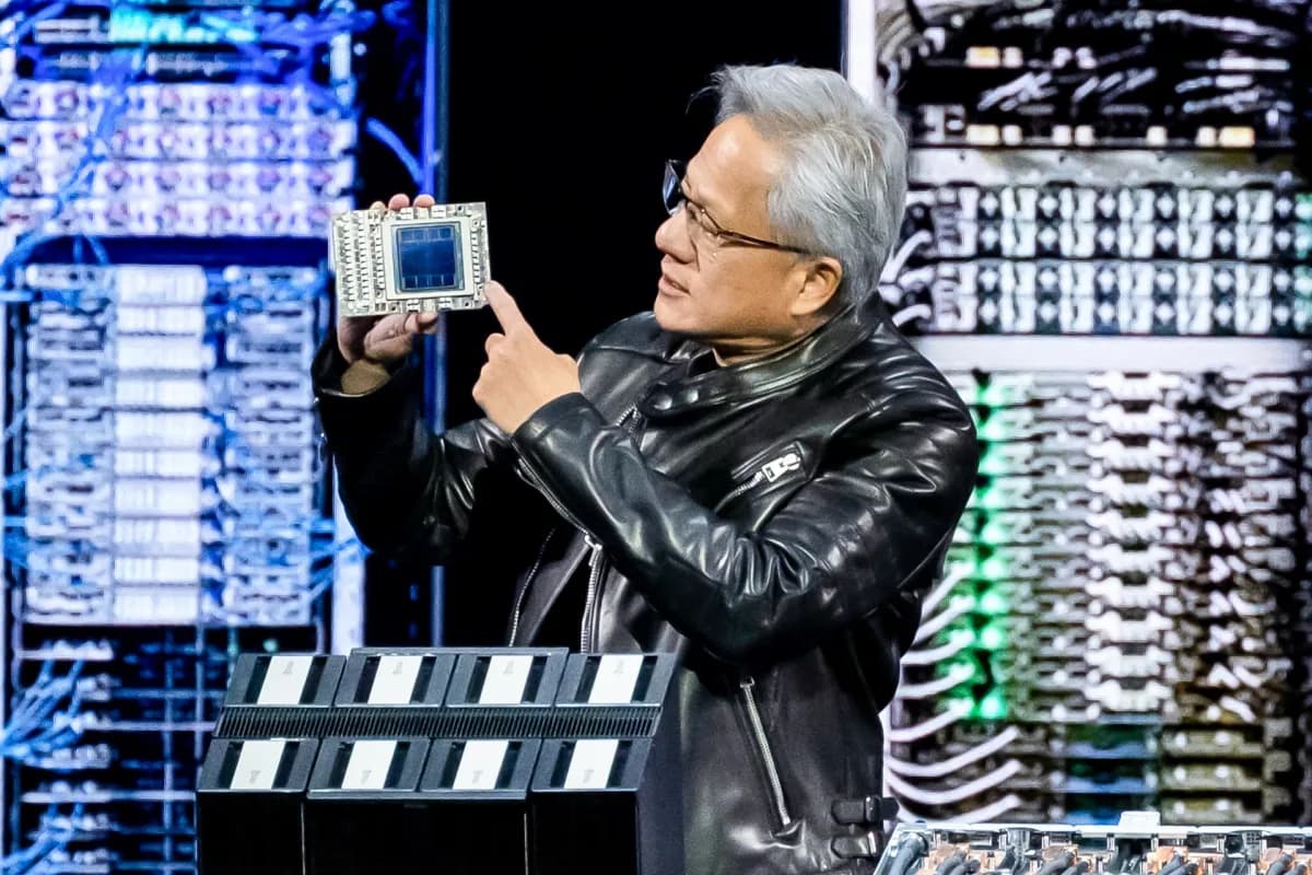 Jensen Huang, CEO da Nvidia, em uma foto de arquivo usada pela TechCrunch para ilustrar a disputa por chips de IA