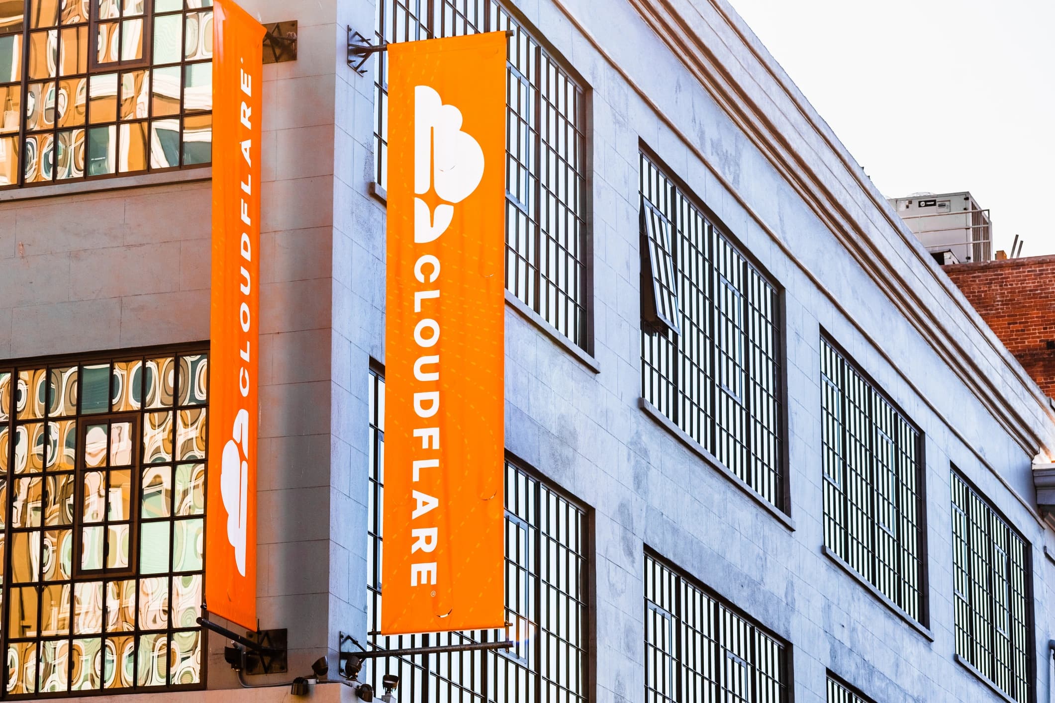 Exterior de um edifício da Cloudflare