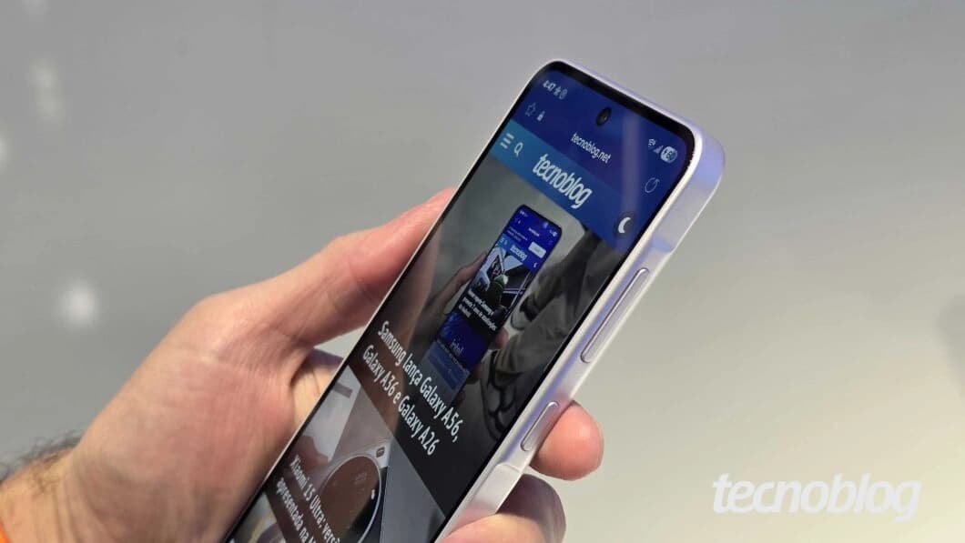 Samsung Galaxy A36 em três cores, ilustrando a chegada da One UI 9 ao Brasil