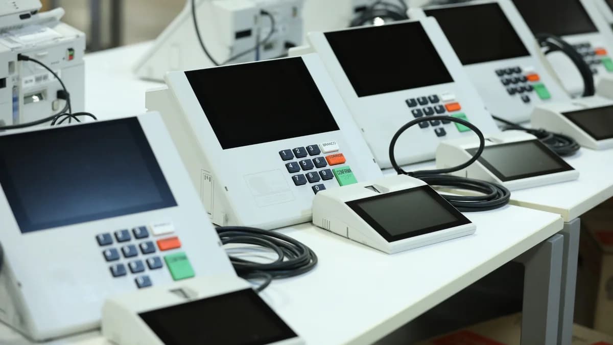 Urna eletrônica brasileira fabricada pela Positivo Tecnologia
