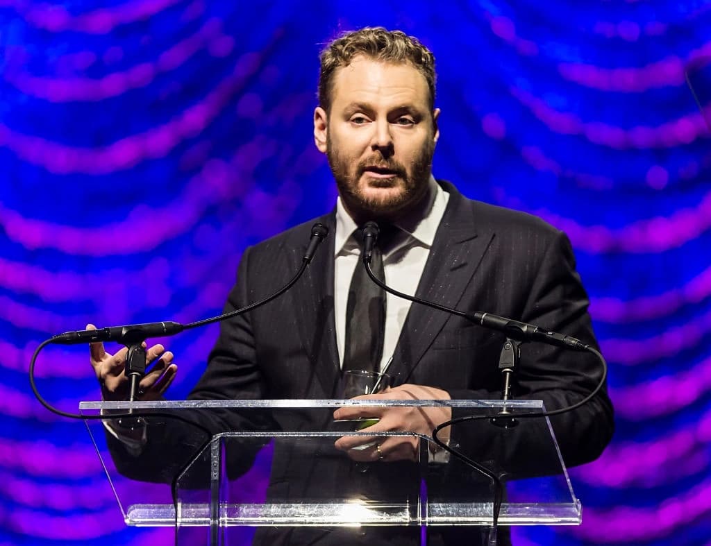 Sean Parker em retrato, imagem usada na reportagem do TechCrunch sobre a Stability AI.