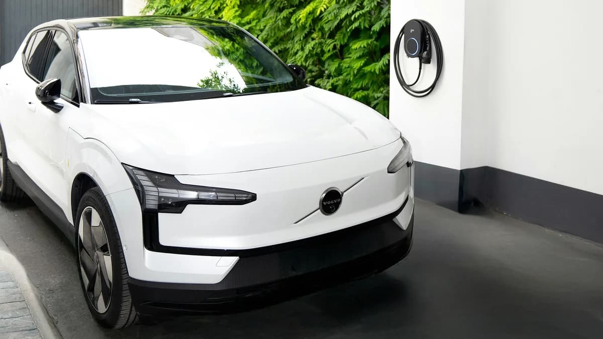 Wallbox residencial usado para recarregar um carro elétrico em casa