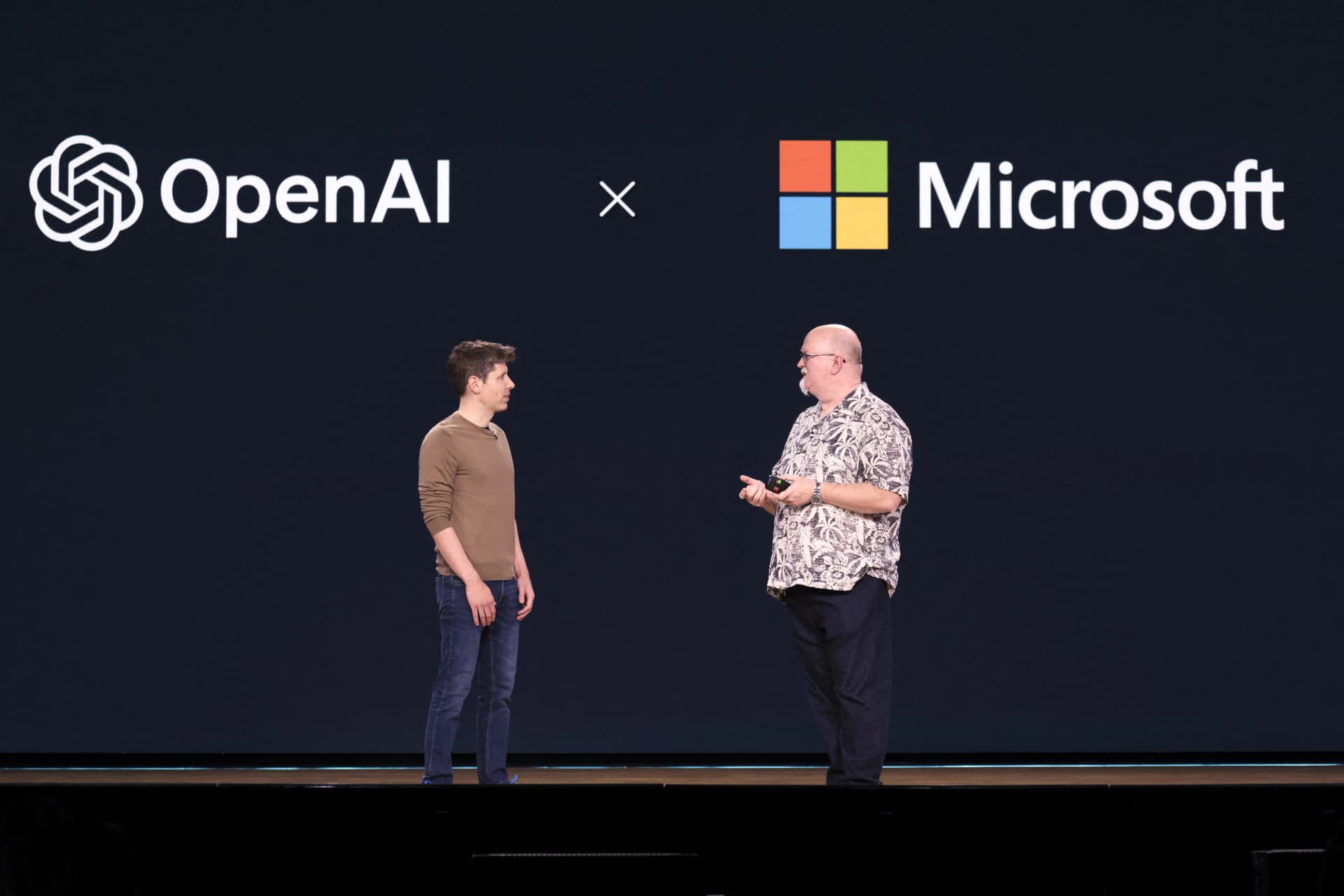Microsoft e OpenAI reformulam parceria e abrem caminho para concorrencia na nuvem