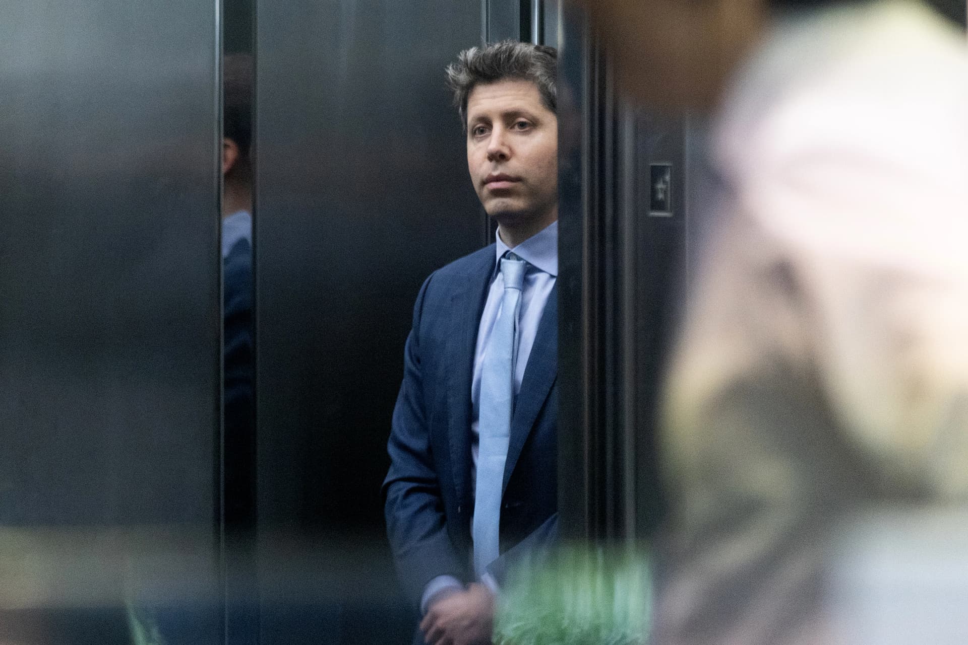 Quem confia em Sam Altman? A crise de credibilidade que chega ao tribunal