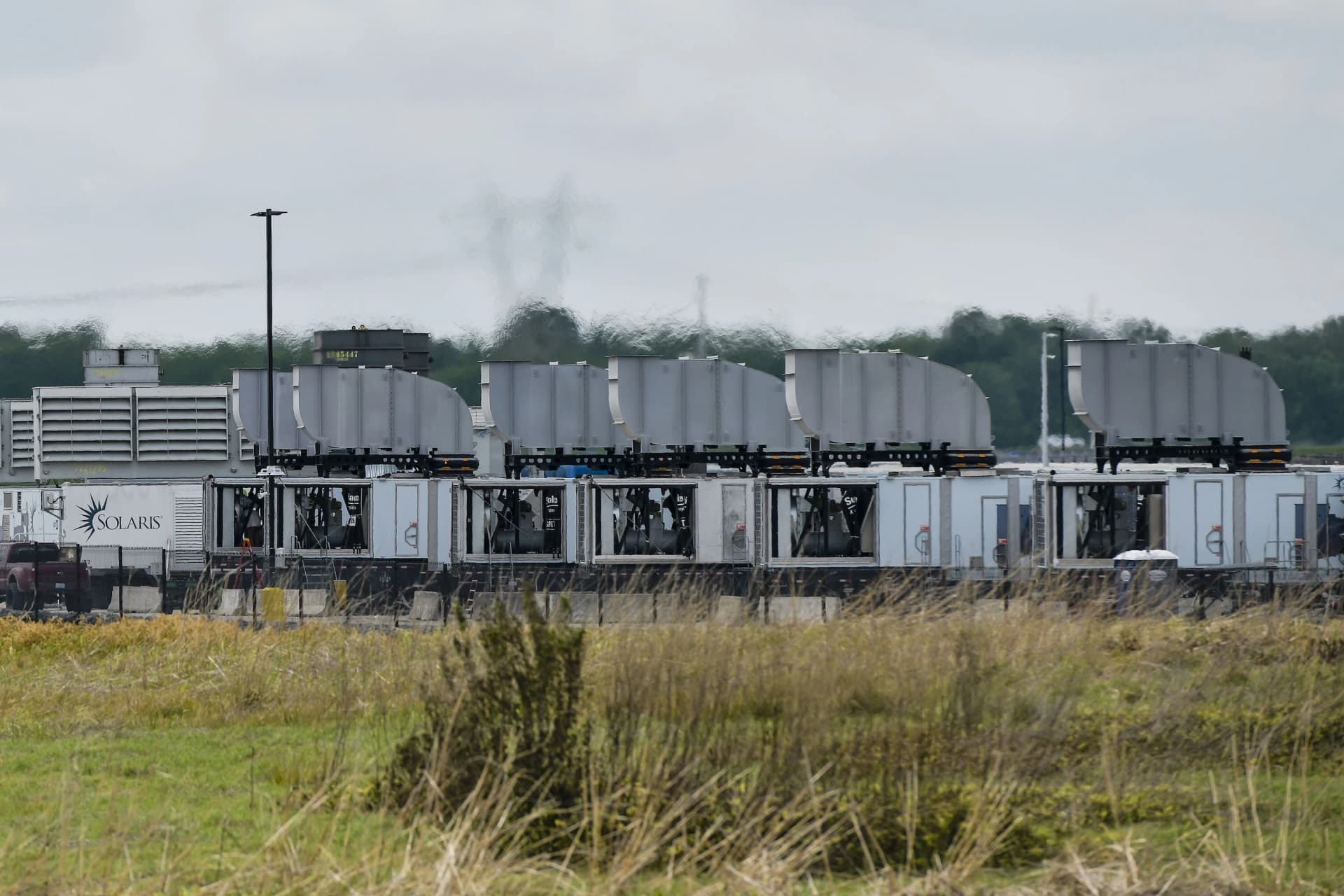 xAI de Musk opera quase 50 turbinas a gas sem supervisao em data center no Mississippi
