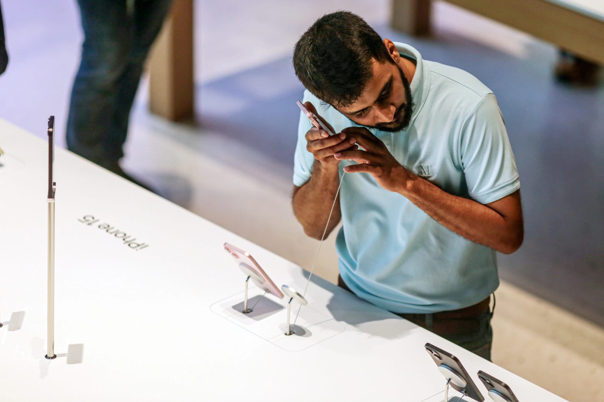 Índia investe US$ 20 bilhões para quebrar o domínio da China na fabricação de smartphones
