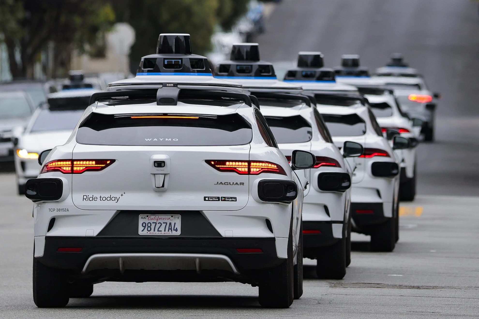 Waymo paralisa serviço de robotaxi em San Francisco após apagão e levanta questões sobre infraestrutura autônoma