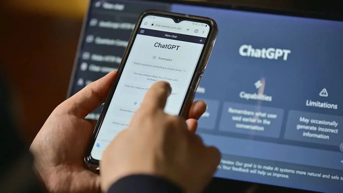 Interface do ChatGPT com anúncios no plano gratuito