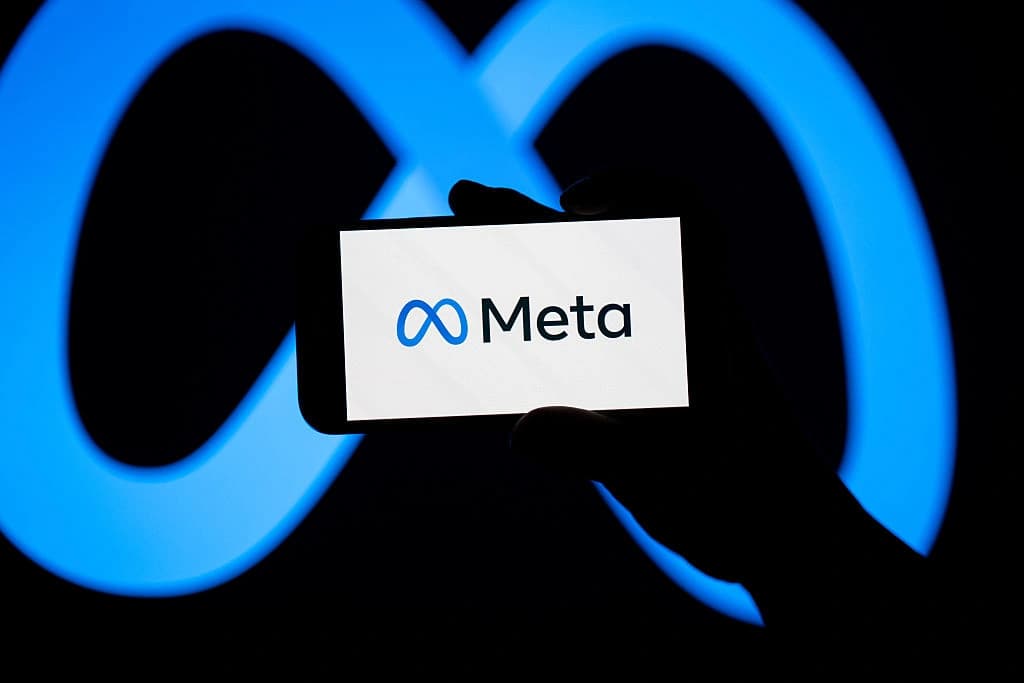 Logotipo da Meta exibido na tela de um smartphone