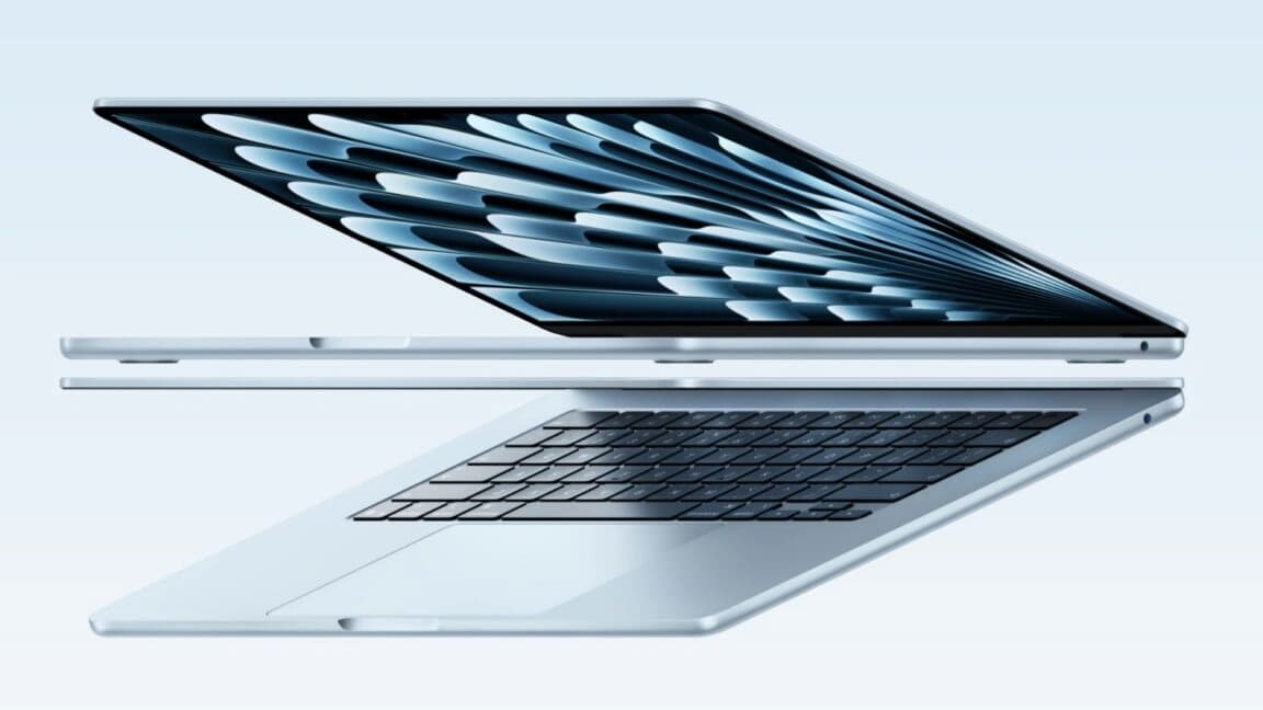 Dois MacBook Air exibindo a presença do Apple Intelligence