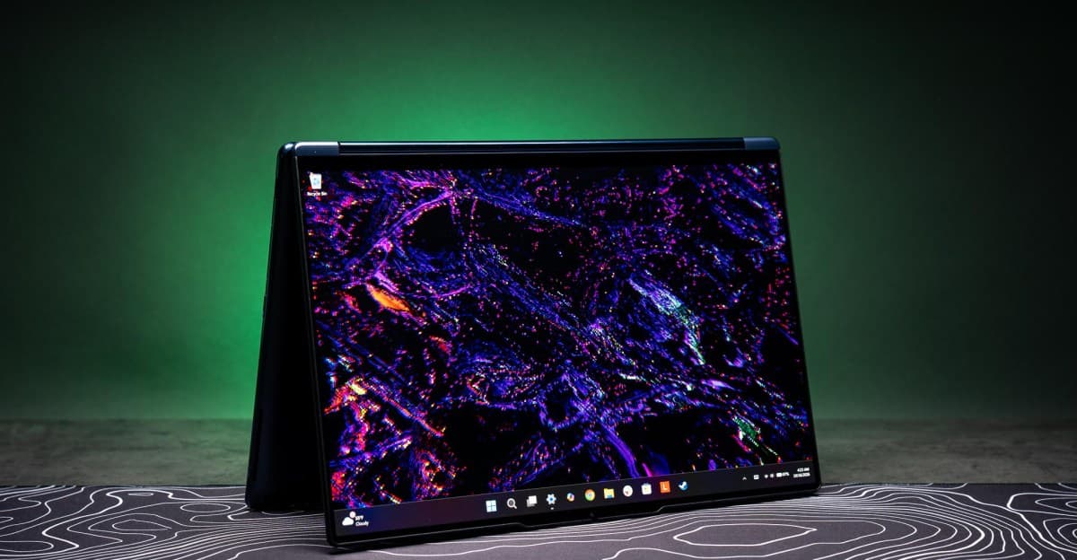 Computador Lenovo Yoga 9n usado como referência para o MacBook com tela sensível ao toque