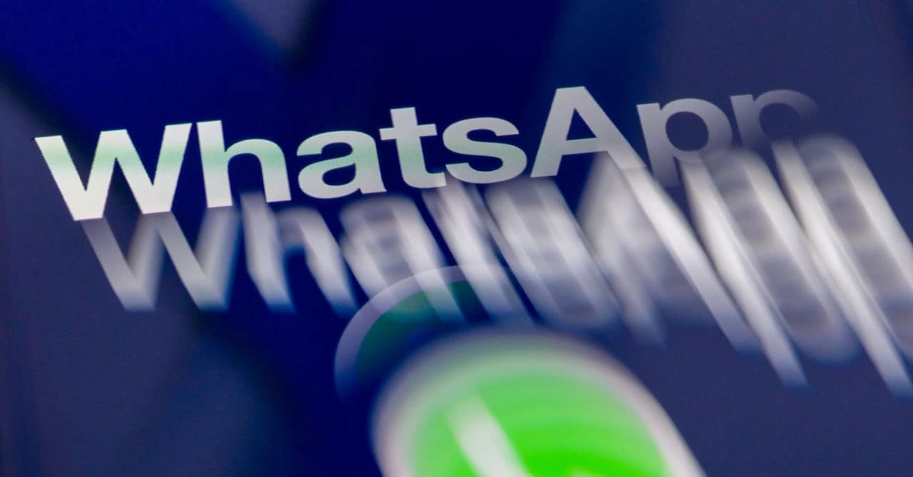 Imagem ilustrativa de uma página de ajuda do WhatsApp e de um chatbot
